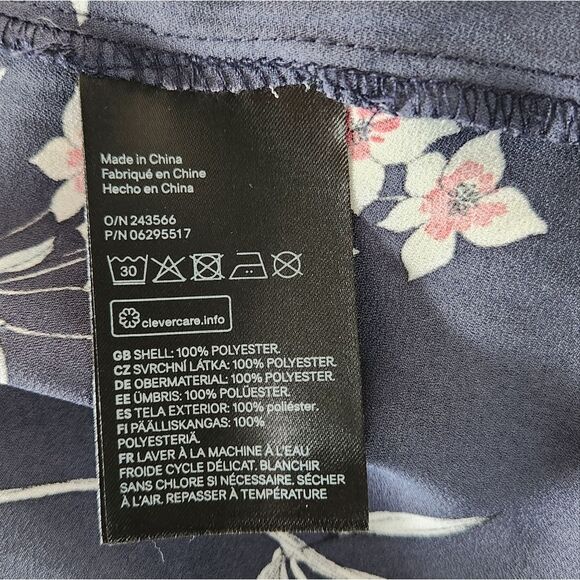 NWOT H&M Navy Floral Blouse - Size 6 - Picture 5 of 9